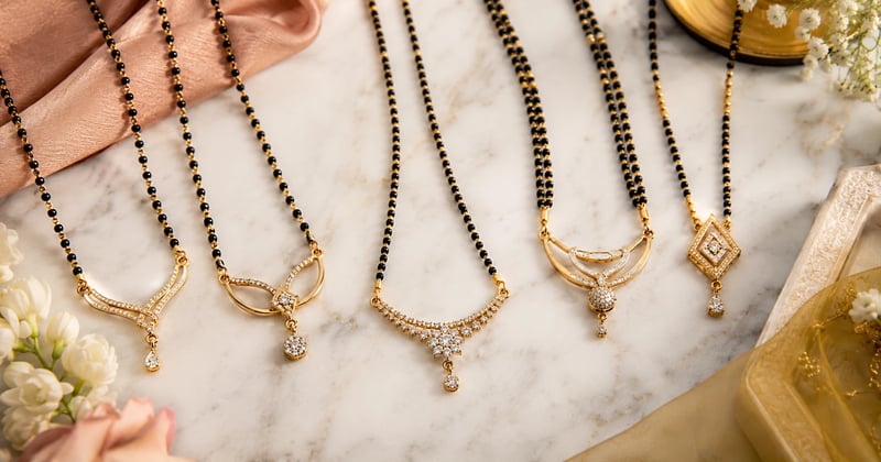 Several mangalsutra of different style placed nicely for compare